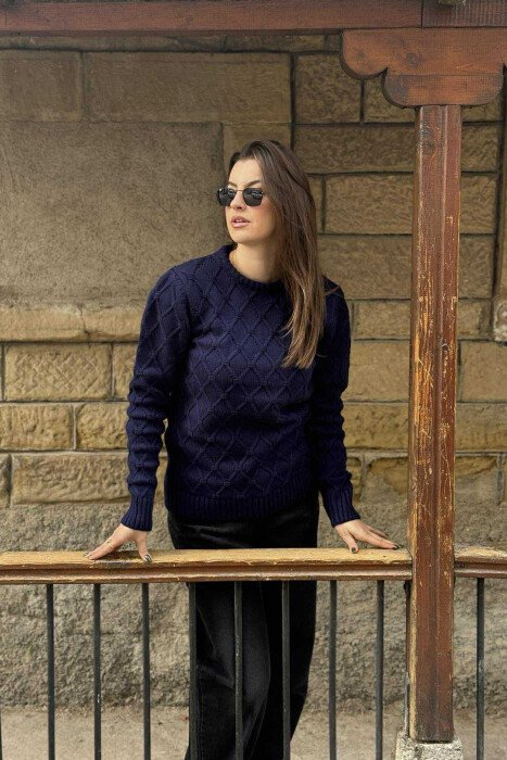 TRIKO E THURRUR ME JAKË TË RRUMBULLAKËT PËR FEMRA NË NGJYRË BLU - 3