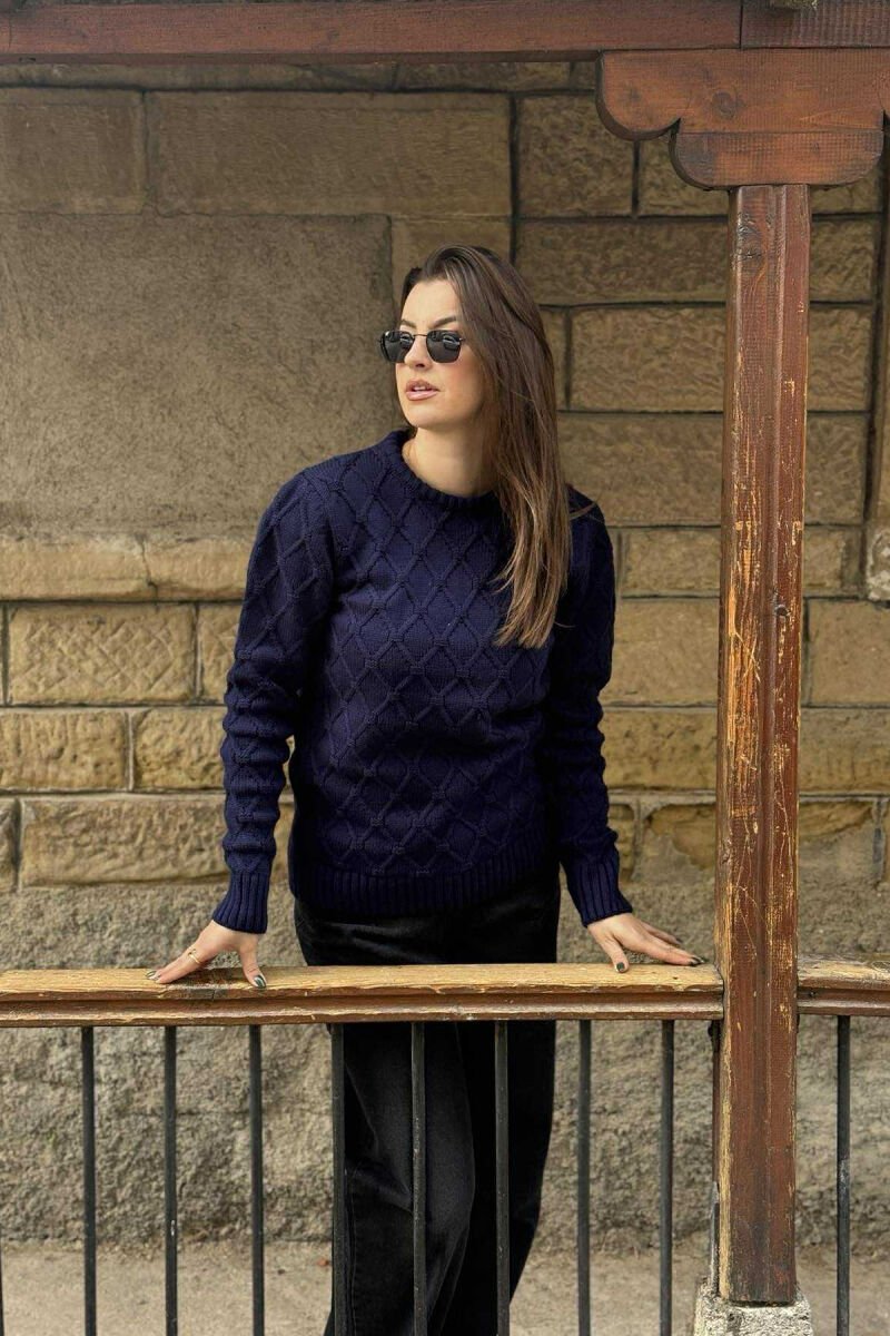 TRIKO E THURRUR ME JAKË TË RRUMBULLAKËT PËR FEMRA NË NGJYRË BLU - 3