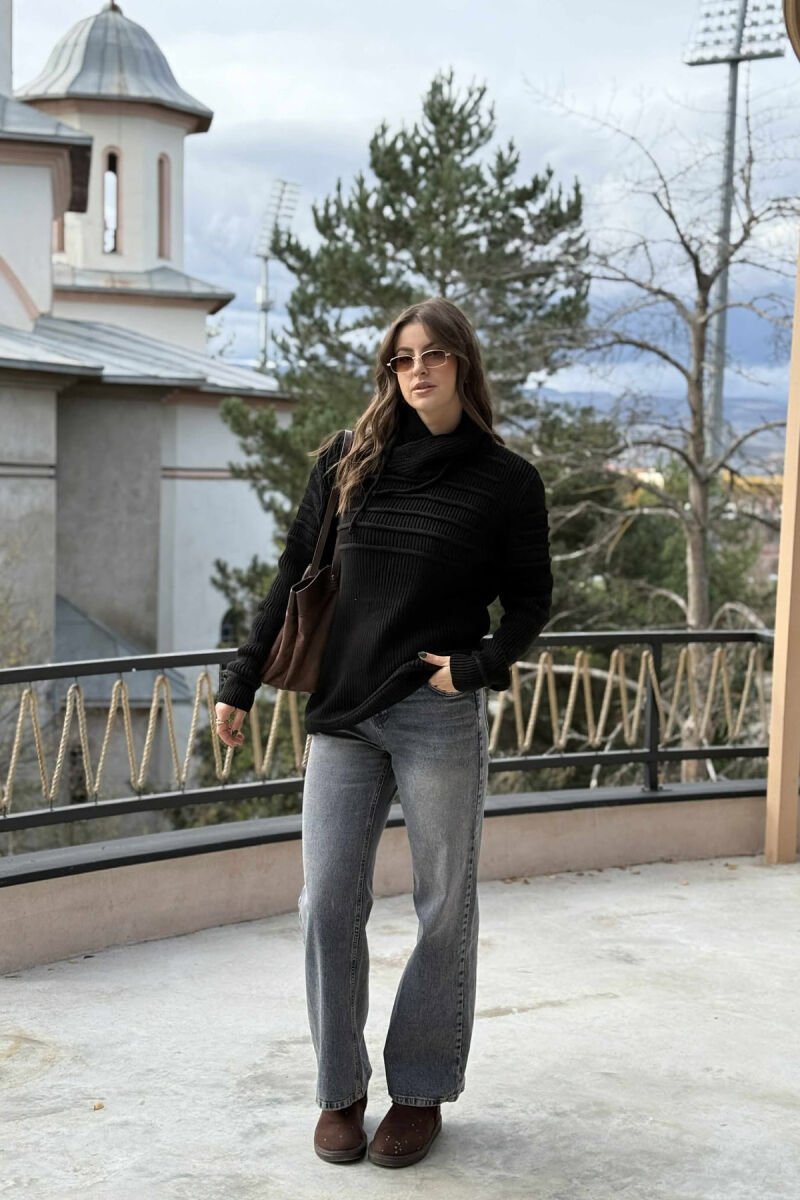 TRIKO E THURRUR NJË NGJYRËSHE PËR FEMRA NË NGJYRË TË ZEZË - 1