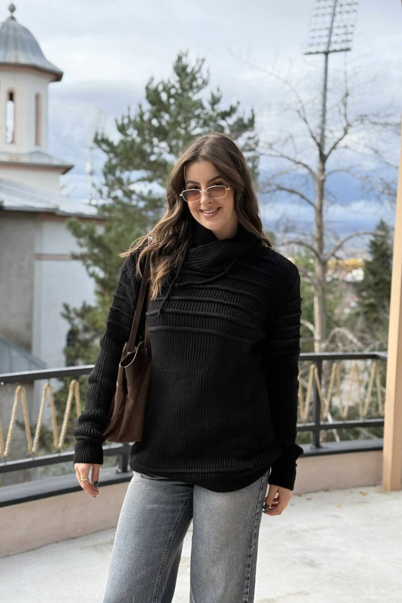 TRIKO E THURRUR NJË NGJYRËSHE PËR FEMRA NË NGJYRË TË ZEZË - 2