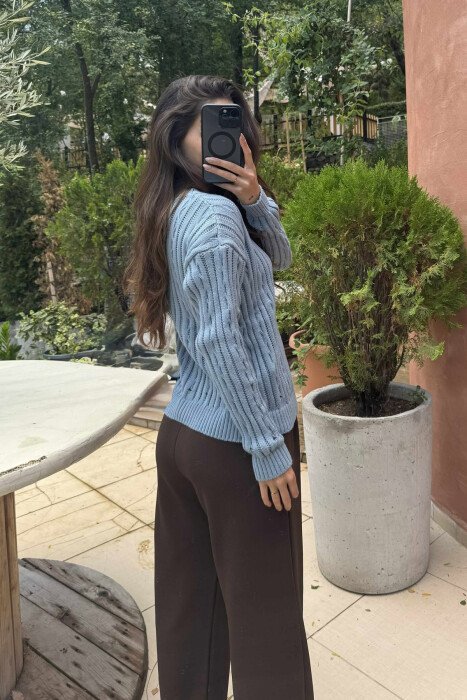 TRIKO E THURUR ME JAKË TË RRUMBULLAKËT PËR FEMRA NË NGJYRËN BLU TË ZBARDHUR - 3