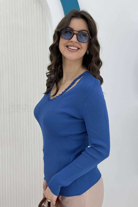 TRIKO ME DETAJIN E PERLAVE PËR FEMRA NË NGJYRËN BLU - 2