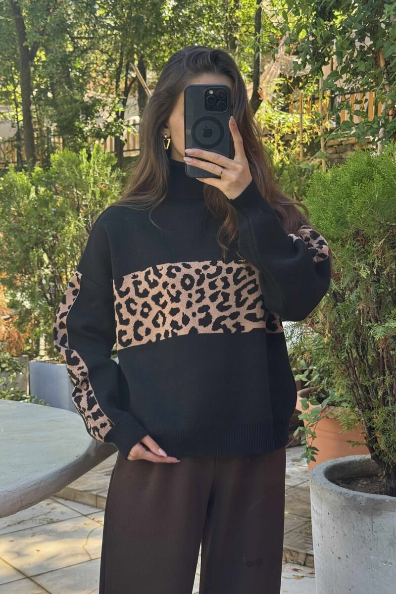 TRIKO ME JAKË GOLF DHE DIZANJ LEOPARD PËR FEMRA NË NGJYRËN E ZEZË - 3