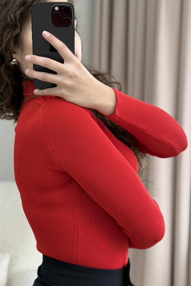 TRIKO ME JAKË GOLF DHE ME DETAJIN E GURËVE PËR FEMRA NË NGJYRË TË KUQE - 5