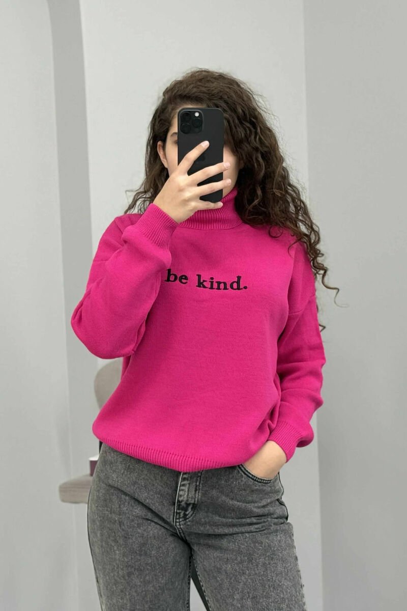 TRIKO ME JAKË GOLF DHE SHKRIM BE KIND PËR FEMRA NË NGJYRËN CIKLAMI - 2