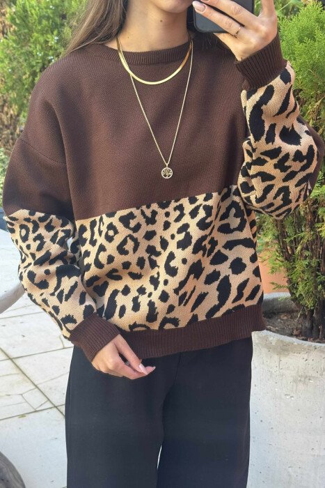 TRIKO ME JAKË TË RRUMBULLAKËT DHE DIZANJ LEOPARD PËR FEMRA NË NGJYRËN KAFE - 4