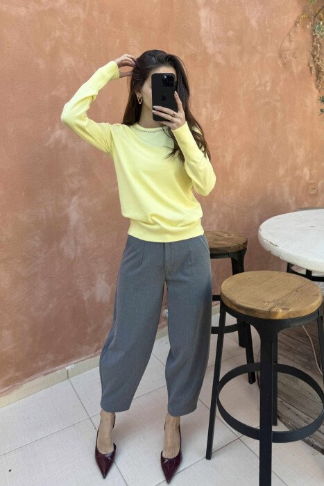TRIKO ME JAKË TË RRUMBULLAKËT ME DETAJE GURËSH ME SHKËLQIM PËR FEMRA NË NGJYRËN E VERDHË - 2
