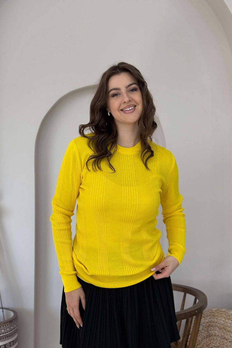 TRIKO ME JAKË TË RRUMBULLAKËT PËR FEMRA NË NGJYRË TË VERDHË - 2