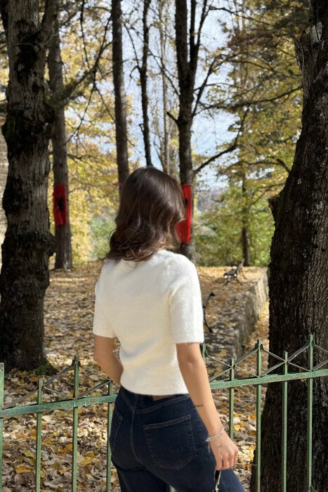 TRIKO ME LOGO ME ZEMËR DHE ME MËNGË TË SHKURTRA PËR FEMRA NË NGJYRË TË BARDHË - 5