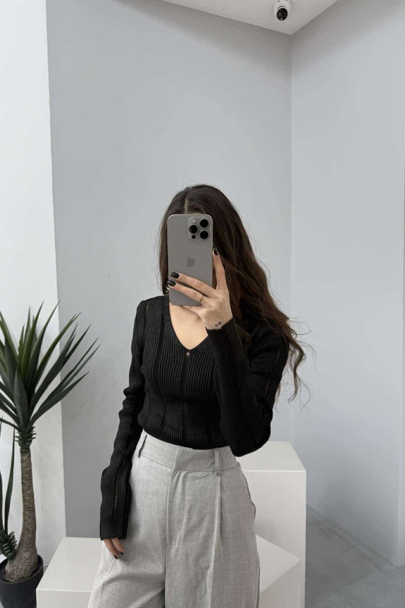 TRIKO ME MATERIAL TË SHNDRITSHËM PËR FEMRA NË NGJYRËN E ZEZË - 3