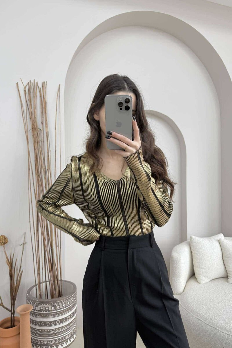 TRIKO ME MATERIAL TË SHNDRITSHËM PËR FEMRA NË NGJYRËN GOLD - 2