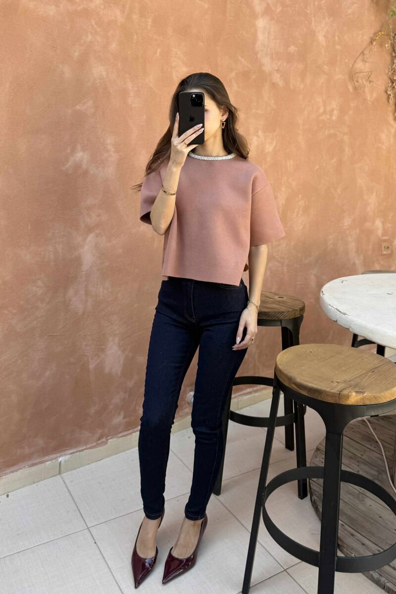 TRIKO ME MËNGË TË SHKURTRA DHE GURË TË SHËNDRITSHËM PËR FEMRA NË NGJYRËN KAFE - 4
