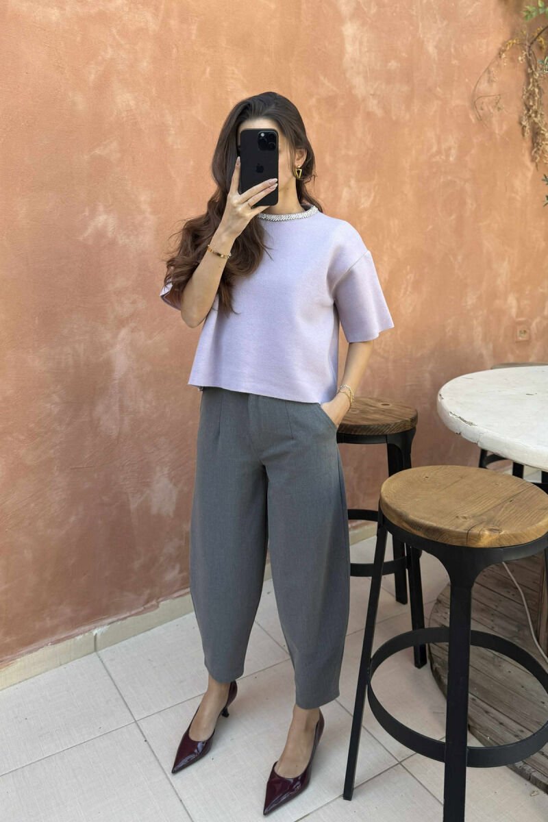 TRIKO ME MËNGË TË SHKURTRA DHE GURË TË SHËNDRITSHËM PËR FEMRA NË NGJYRËN LEJLA TË ZBARDHUR - 2