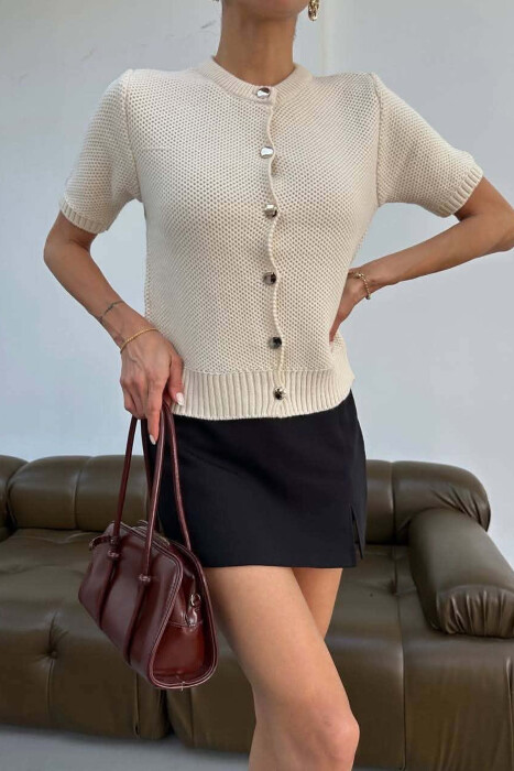 TRIKO ME MENGE TE SHKURTRA PER FEMRA NE NGJYRE BEZHE - KLAUDIO FASHION