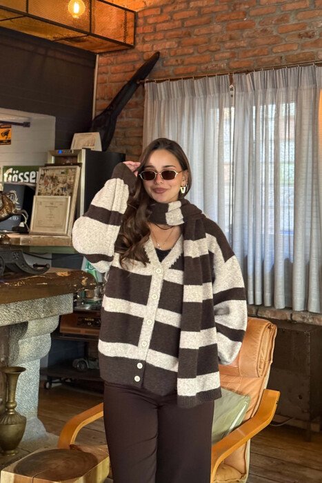 TRIKO ME VIJA ME DETAJIN E SHALLIT PER FEMRA NE NGJYRE KAFE - KLAUDIO FASHION