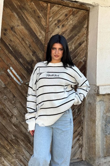 TRIKO ME VIJA PER FEMRA NE NGJYRE TE BARDHE - 3