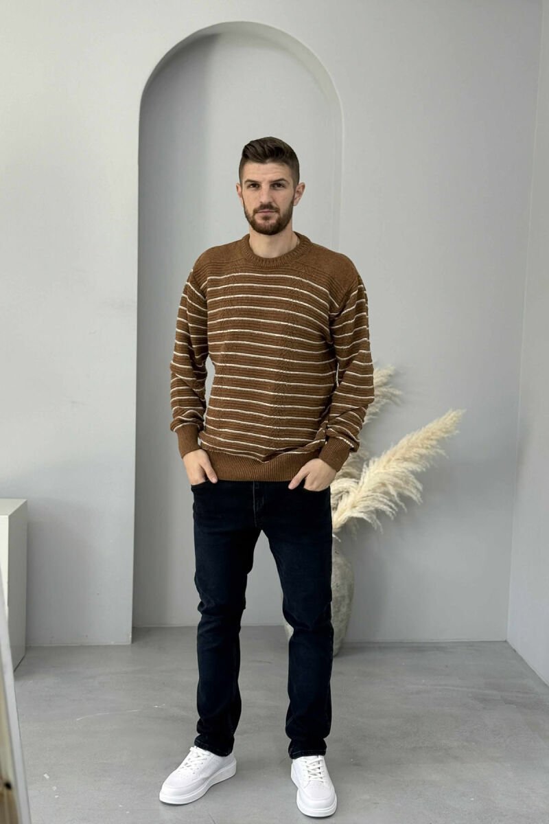 TRIKO ME VIJA PËR MESHKUJ NË NGJYRËN KAFE - 2