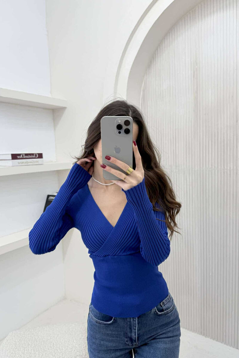 TRIKO NJË NGJYRËSHE E THJESHTË PËR FEMRA NË NGJYRËN BLU - 2