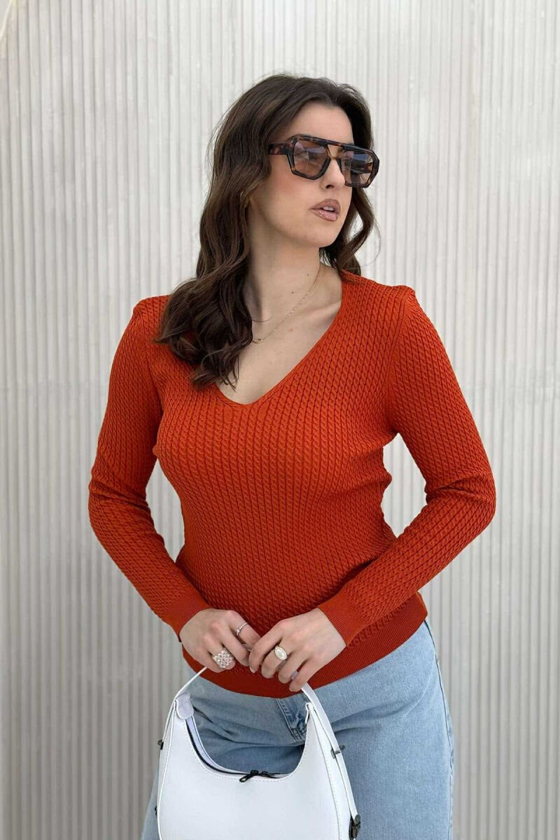 TRIKO NJË NGJYRËSHE E THJESHTË PËR FEMRA NË NGJYRËN TULLË - 2