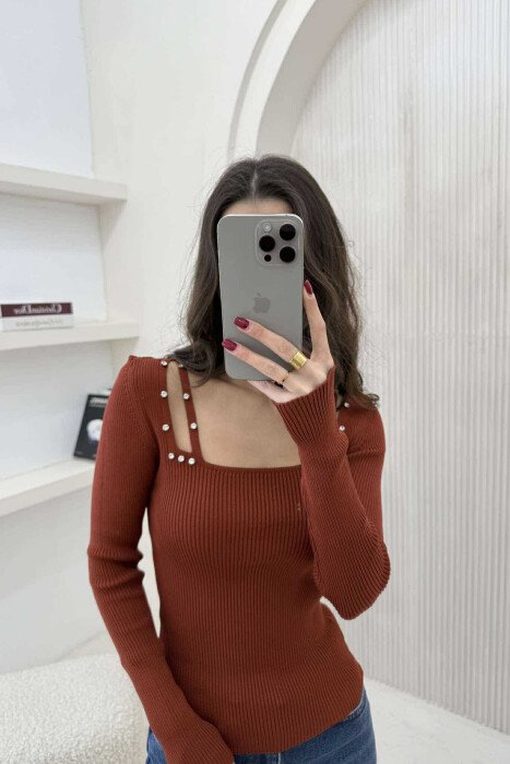 TRIKO NJË NGJYRËSHE ME DETAJIN E DIAMANTËVE PËR FEMRA NË NGJYRËN KAFE - 1
