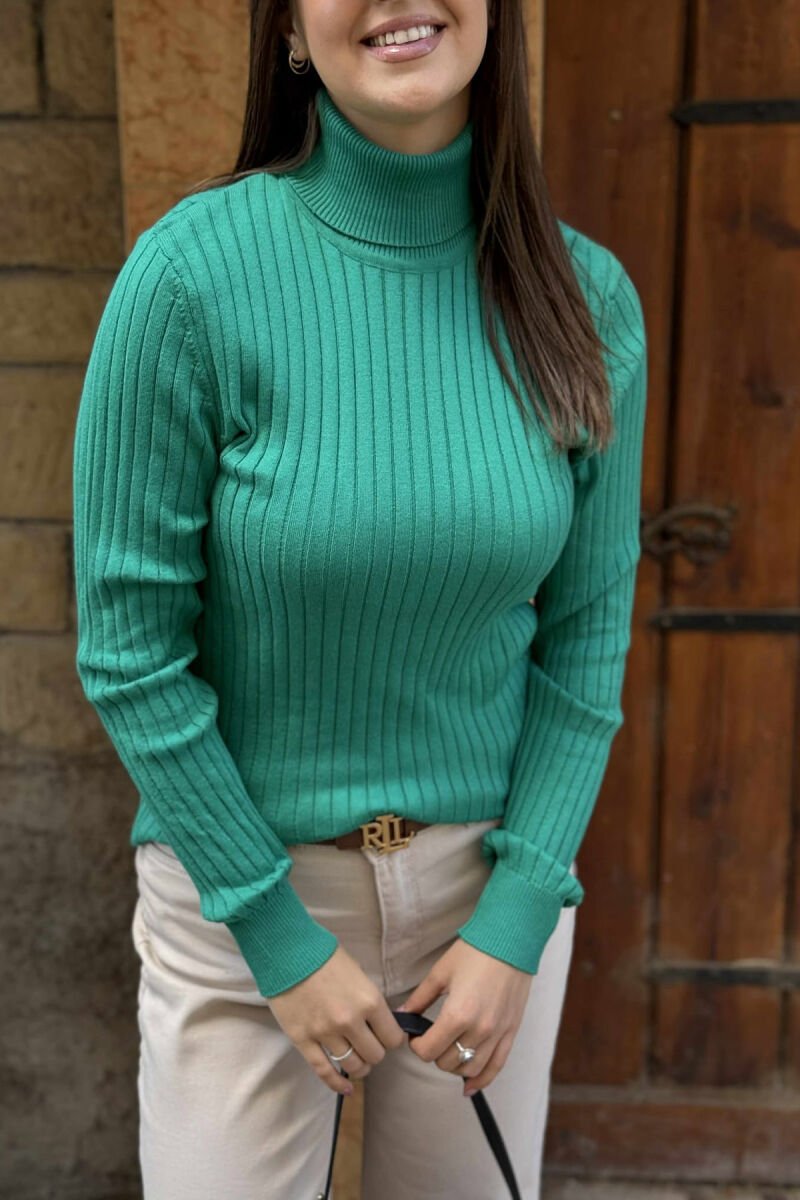 TRIKO NJËNGJYRËSHE ME JAKË GJYSËM GOLF PËR FEMRA NË NGJYRËN JESHILE TË ZBARDHUR - 4