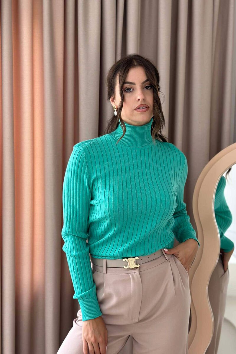 TRIKO NJËNGJYRËSHE ME JAKË GJYSËM GOLF PËR FEMRA NË NGJYRËN MENTE - 1