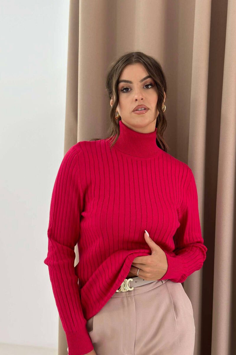 TRIKO NJËNGJYRËSHE ME JAKË GJYSËM GOLF PËR FEMRA NË NGJYRËN ROZË TË ERRËT - 1