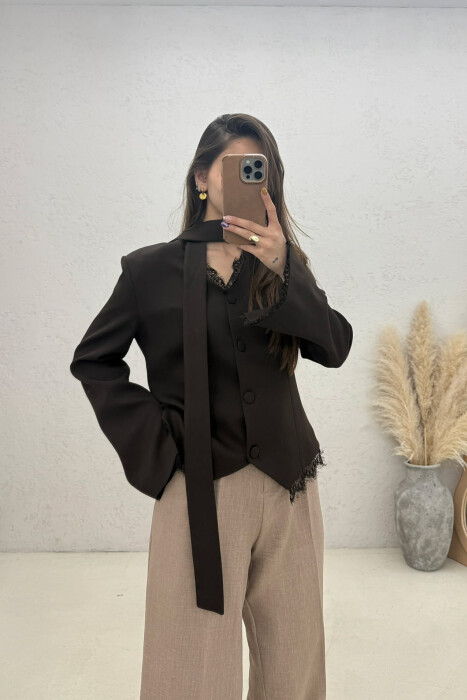 XHAKETE NJE NGJYRESHE ME DETAJ DANTELLE PER FEMRA NE NGJYRE KAFE - KLAUDIO FASHION