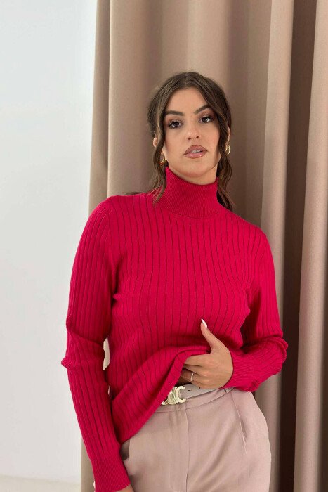 TRIKO NJËNGJYRËSHE ME JAKË GJYSËM GOLF PËR FEMRA NË NGJYRËN ROZË TË ERRËT 