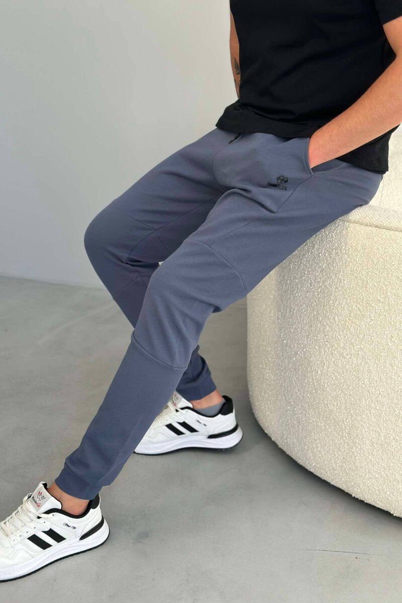TUTA ME DY XHEPA PËR MESHKUJ NË NGJYRËN BABY BLU - 3
