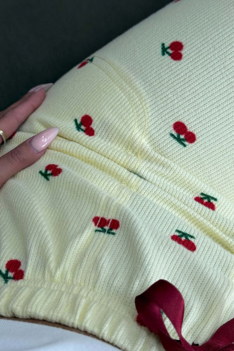 TUTA NJE NGJYRESHE ME DIZJAN ME QERSHI PER FEMRA NE NGJYRE TE VERDHE - 4