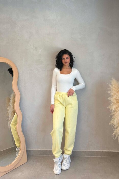 TUTA NJE NGJYRESHE ME PUSH PER FEMRA NE NGJYRE TE VERDHE - KLAUDIO FASHION