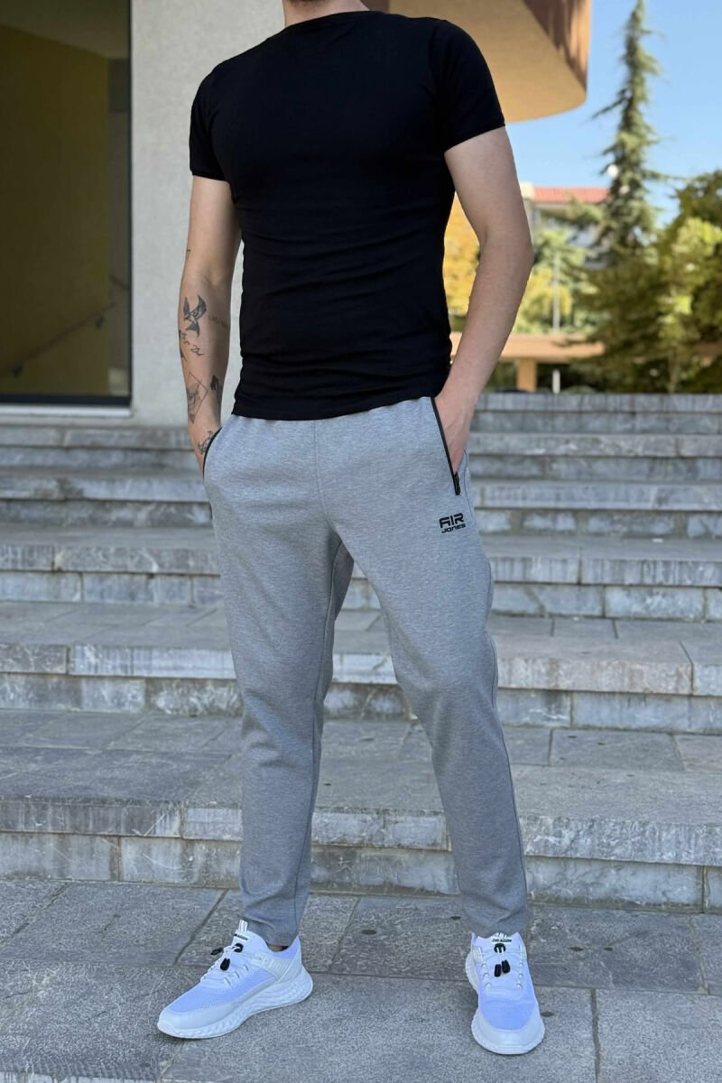 TUTA NJË NGJYRËSHE ME XHEPA ME ZINXHIR PËR MESHKUJ NË NGJYRË GRI TË ZBARDHUR - 2