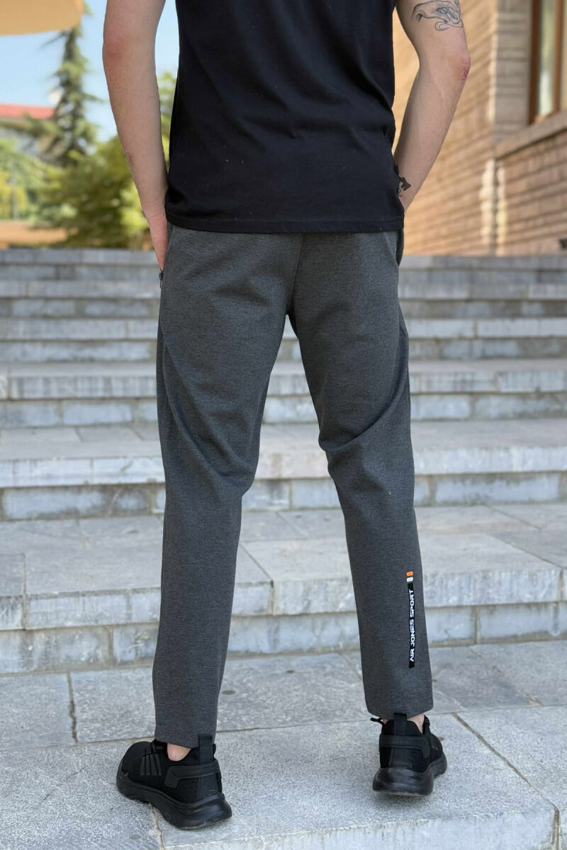 TUTA NJË NGJYRËSHE ME XHEPA ME ZINXHIR PËR MESHKUJ NË NGJYRËN GRI TË ERRËT - 4
