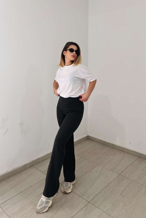 TUTA TË GJERA PËR FEMRA NË NGJYRËN GRI E ERRËT 