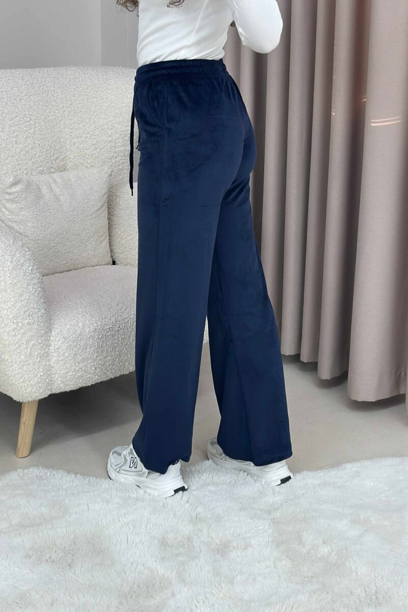 TUTA TË GJERA VELVET PËR FEMRA NË NGJYRËN BLU - 4