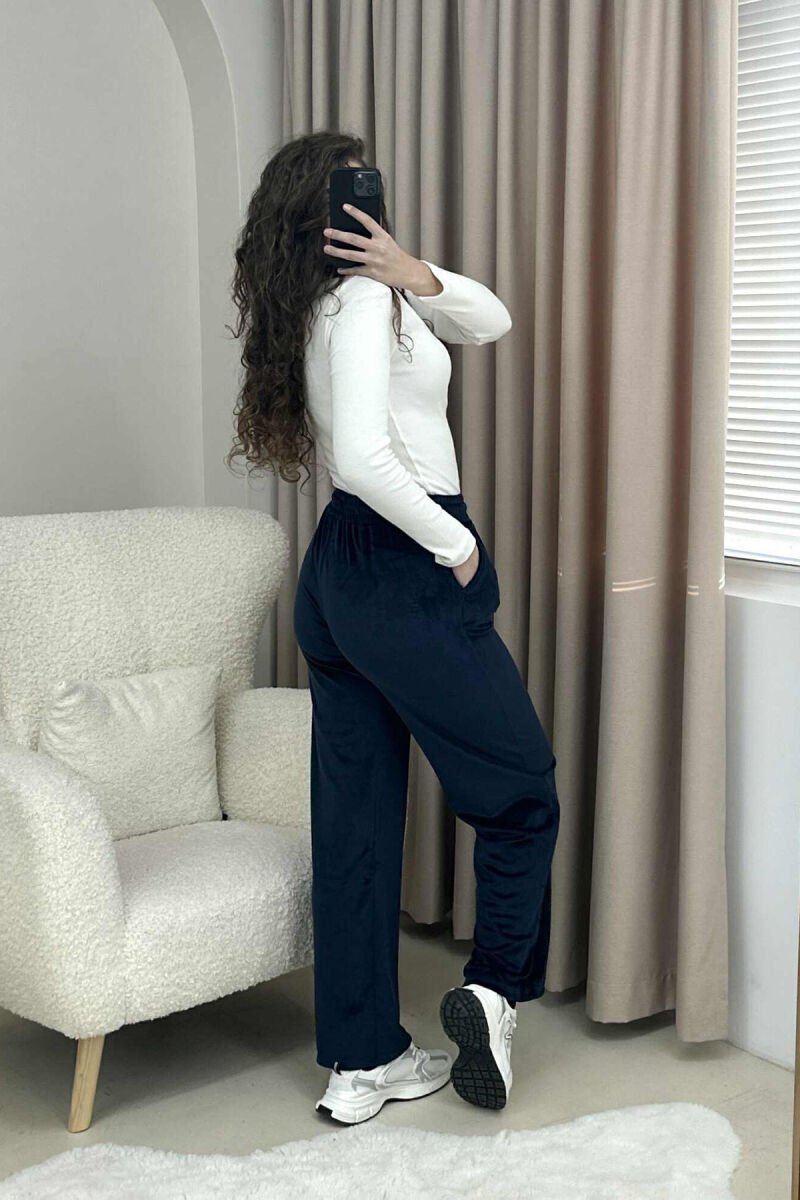 TUTA TË GJERA VELVET PËR FEMRA NË NGJYRËN BLU - 5