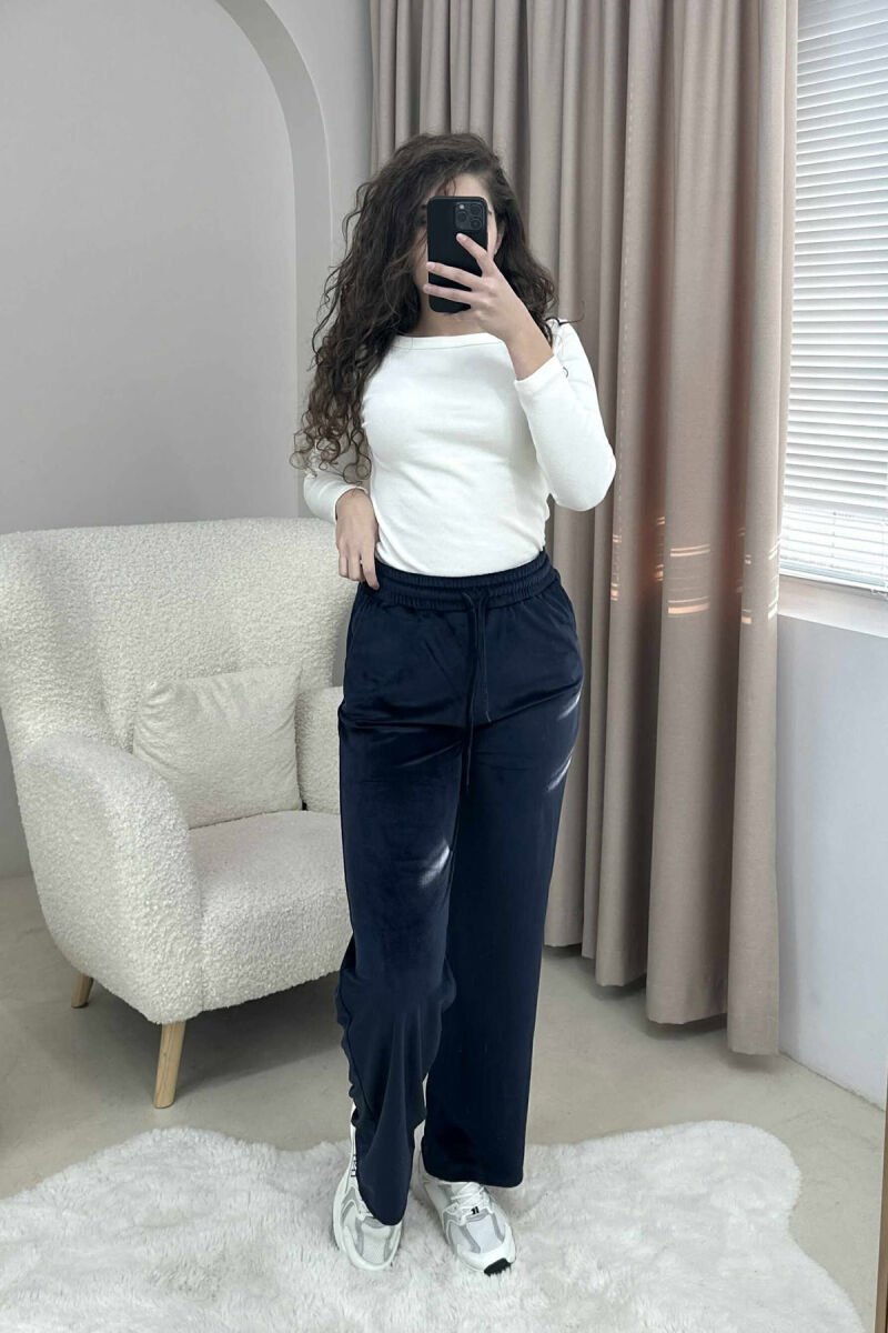 TUTA TË GJERA VELVET PËR FEMRA NË NGJYRËN BLU - 2