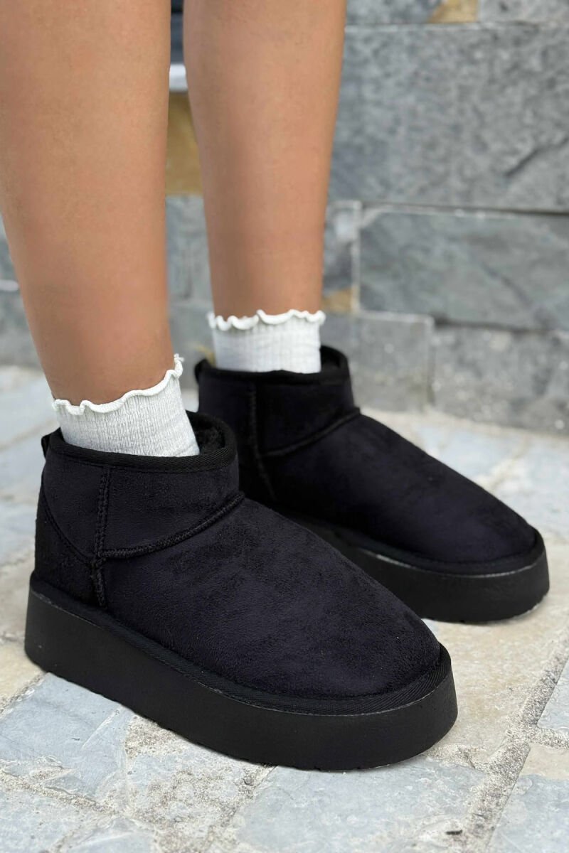 UGG TË SHKURTRA ME PLATFORMË TË LARTË PËR FEMRA NË NGJYRËN E ZEZË - 1