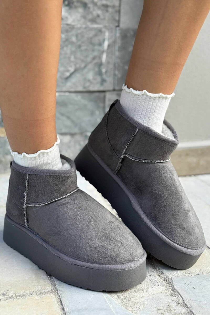 UGG TË SHKURTRA ME PLATFORMË TË LARTË PËR FEMRA NË NGJYRËN GRI - 1