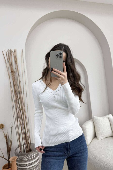 V NECK DIAMOND DETAILS WOMEN SWEATER WHITE-E BARDHE - 3