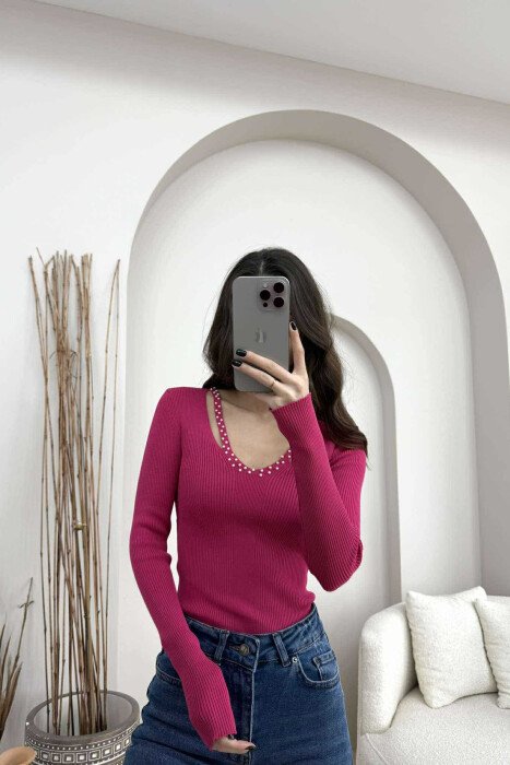 TRIKO ME DETAJIN E PERLAVE PËR FEMRA NË NGJYRËN CIKLAMI - KLAUDIO FASHION