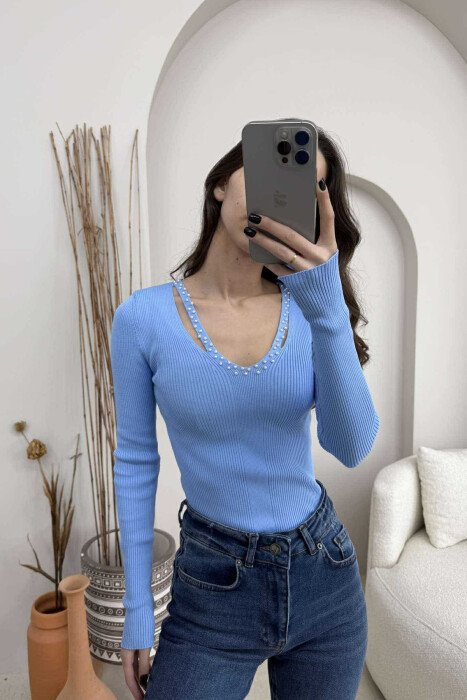 V NECK PEARL DETAILS ONE COLOR WOMEN SWEATER LIGHTBLUE/BZ 