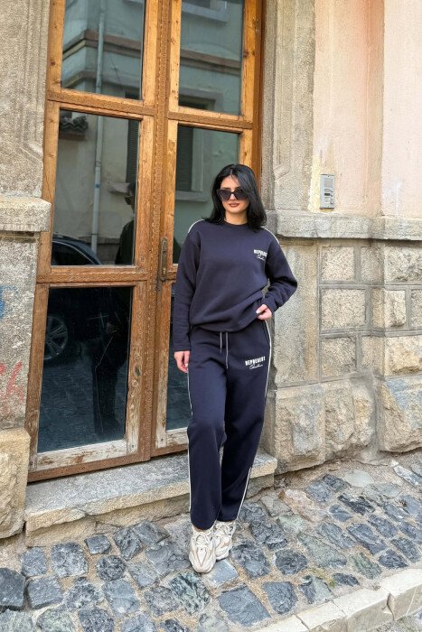 WRITTINGS FLUFFY SWEATSHIRT + SWEATPANTS WOMAN SET DARK BLUE/BEE - 1
