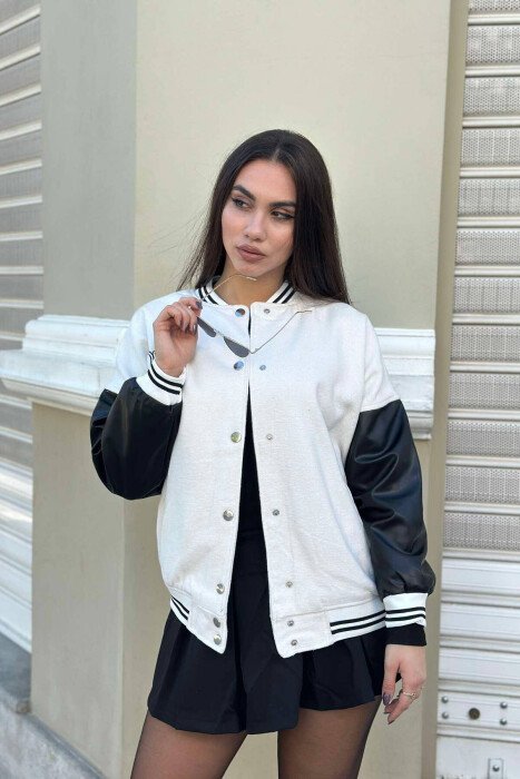 XHAKETË BOMBER ME KOPSA PËR FEMRA NË NGJYRËN E BARDHË - KLAUDIO FASHION