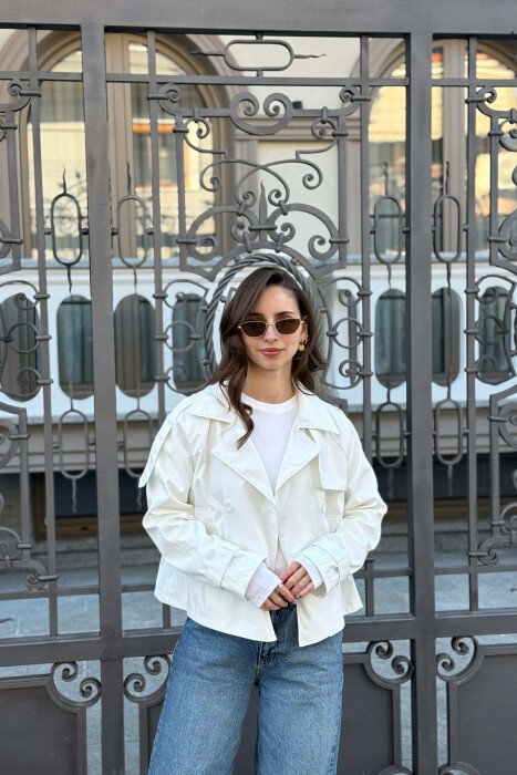 XHAKETE E SHKURTER NJE NGJYRESHE PER FEMRA NE NGJYRE TE BARDHE - KLAUDIO FASHION