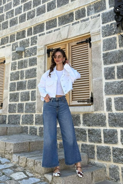 XHAKETE E SHKURTER XHINS PER FEMRA NE NGJYRE TE BARDHE - KLAUDIO FASHION