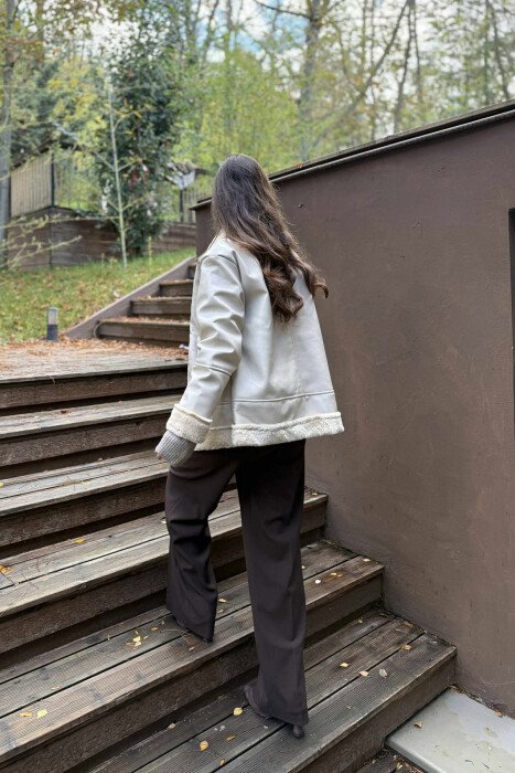 XHAKETË LËKURE ME PUSH PËR FEMRA NË NGJYRËN KREM - 3