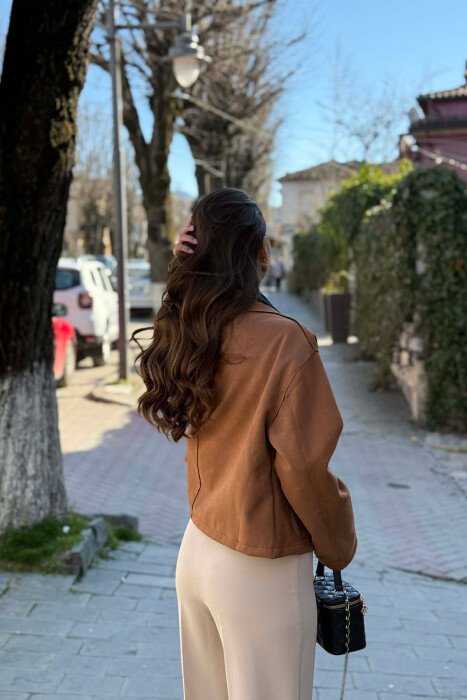 XHAKETË NJË NGJYRËSHE ME XHEPA PËR FEMRA NË NGJYRË KAFE - 5