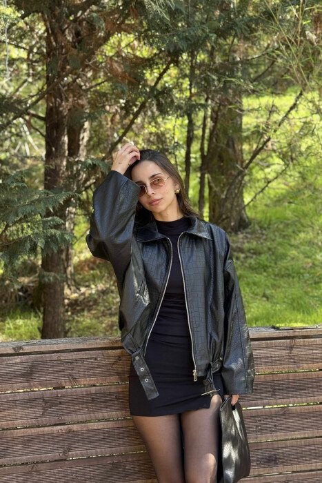 XHAKETË NJË NGJYRËSHE LËKURE ME JAKË ME ZINXHIR PËR FEMRA NË NGJYRË TË ZEZË - 2